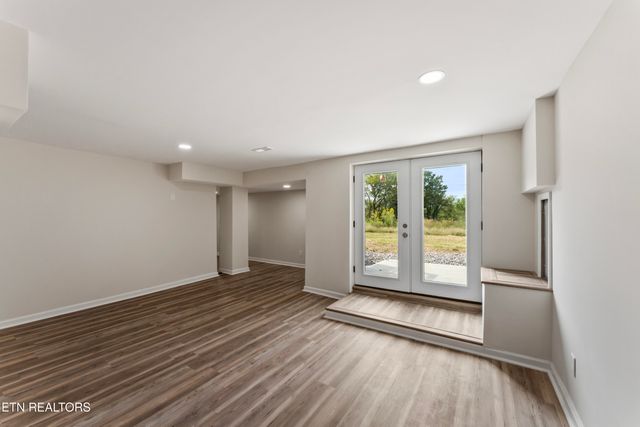 1521 Riverside Rd, Knoxville, TN 37914