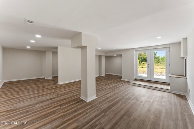 1521 Riverside Rd, Knoxville, TN 37914