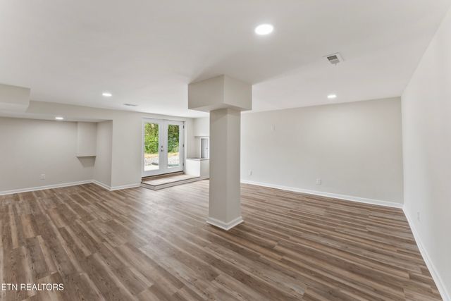 1521 Riverside Rd, Knoxville, TN 37914