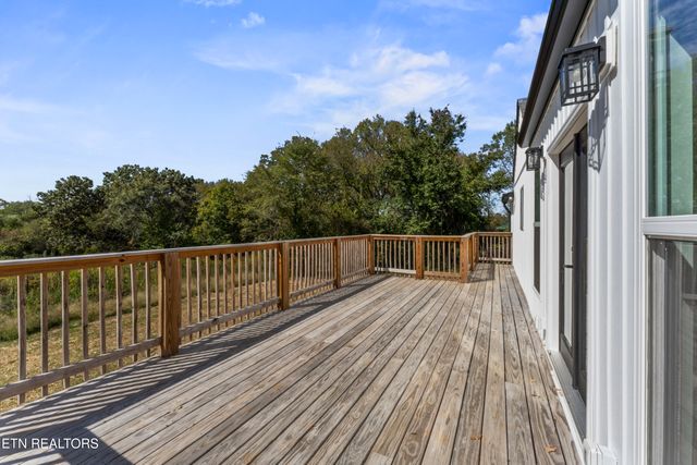 1521 Riverside Rd, Knoxville, TN 37914