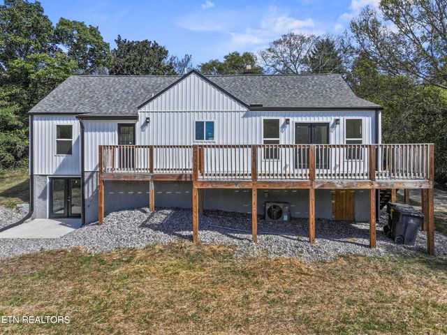 1521 Riverside Rd, Knoxville, TN 37914