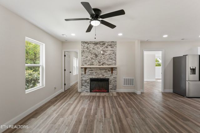 1521 Riverside Rd, Knoxville, TN 37914