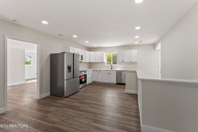 1521 Riverside Rd, Knoxville, TN 37914