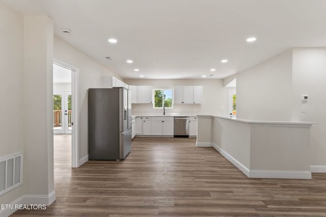1521 Riverside Rd, Knoxville, TN 37914