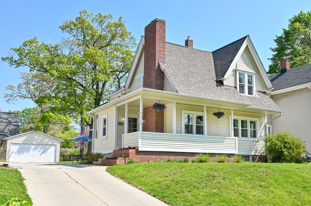7420 W Garfield AVENUE, Wauwatosa, WI 53213