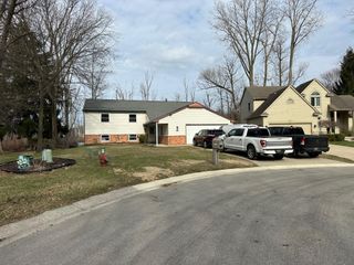 1535 Kings Crown, Wixom, MI 48393