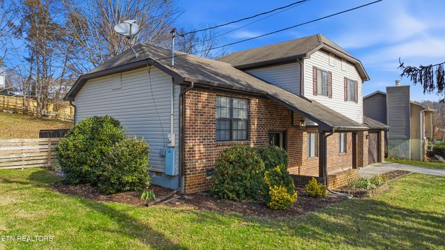 9309 Barrington Blvd, Knoxville, TN 37922