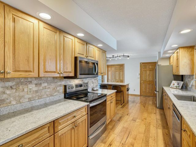 13511 Krestwood Drive, Burnsville, MN 55337