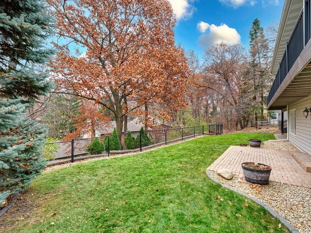 13511 Krestwood Drive, Burnsville, MN 55337