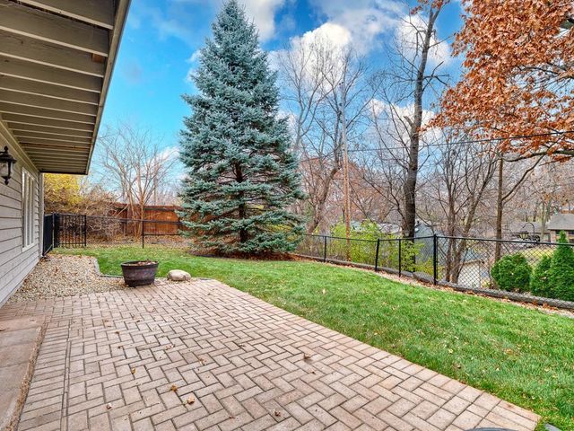 13511 Krestwood Drive, Burnsville, MN 55337