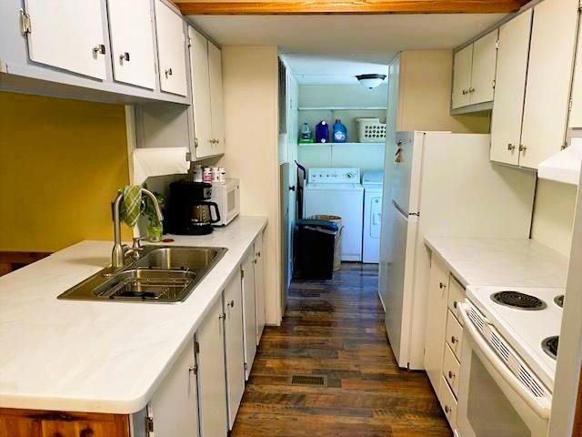 6494 Myrtle Dr, Nine Mile Falls, WA 99026