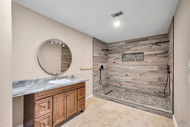 1213 W County Rd 125, Midland, TX 79706