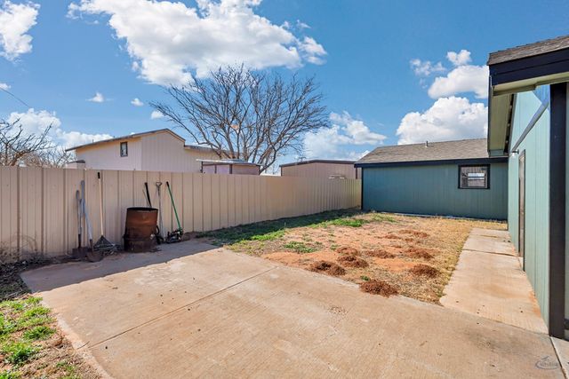 1213 W County Rd 125, Midland, TX 79706