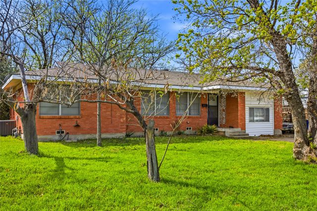 3557 Montreal Circle, Haltom City, TX 76117