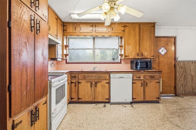 3557 Montreal Circle, Haltom City, TX 76117