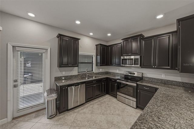 28647 TRANQUIL LAKE CIRCLE, Wesley Chapel, FL 33543