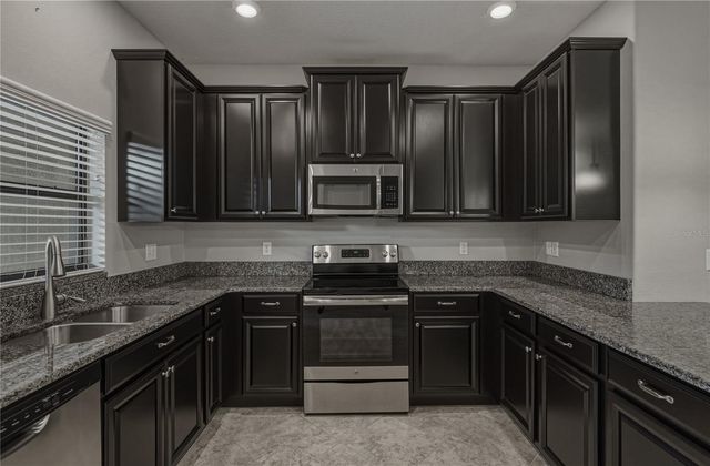 28647 TRANQUIL LAKE CIRCLE, Wesley Chapel, FL 33543