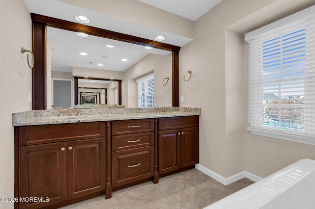 20 Coleridge Drive, Marlboro, NJ 07746