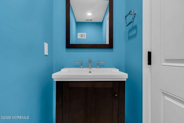 20 Coleridge Drive, Marlboro, NJ 07746