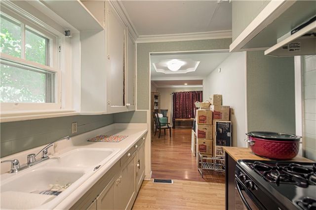 4748 Reinhardt Drive, Roeland Park, KS 66205