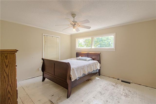 4748 Reinhardt Drive, Roeland Park, KS 66205
