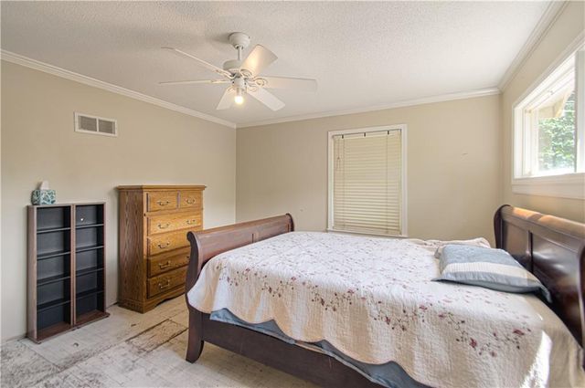 4748 Reinhardt Drive, Roeland Park, KS 66205