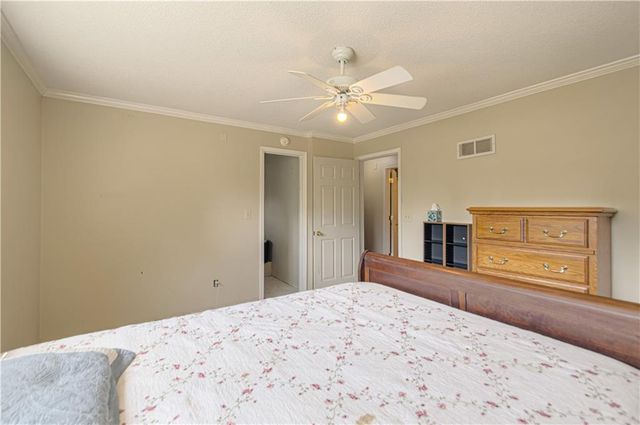 4748 Reinhardt Drive, Roeland Park, KS 66205