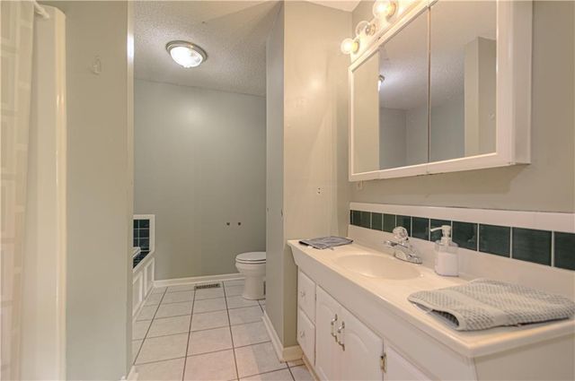 4748 Reinhardt Drive, Roeland Park, KS 66205