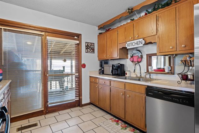 2296 N Shore Acres Road, Soddy Daisy, TN 37379