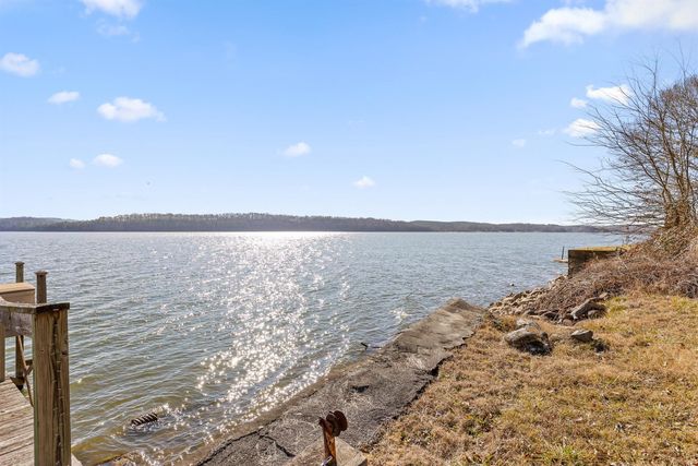 2296 N Shore Acres Road, Soddy Daisy, TN 37379