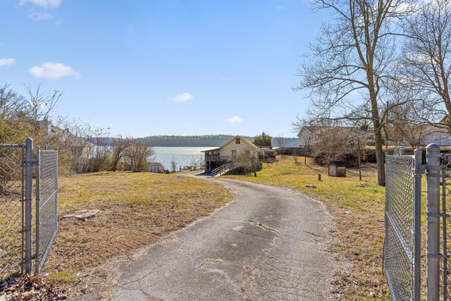 2296 N Shore Acres Road, Soddy Daisy, TN 37379