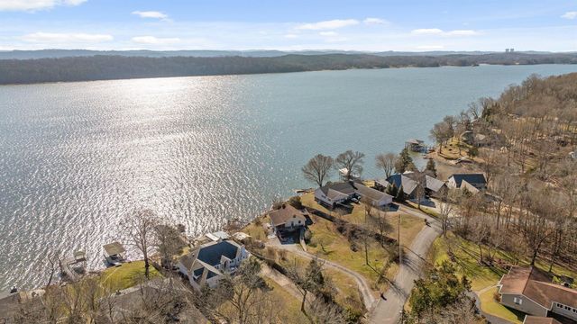 2296 N Shore Acres Road, Soddy Daisy, TN 37379
