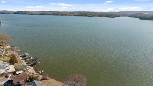 2296 N Shore Acres Road, Soddy Daisy, TN 37379