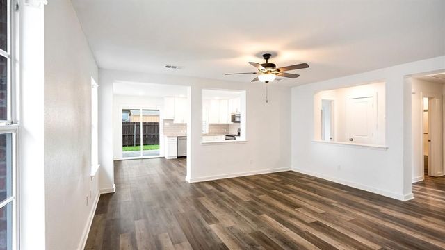 911 Hems Lane, Arlington, TX 76001