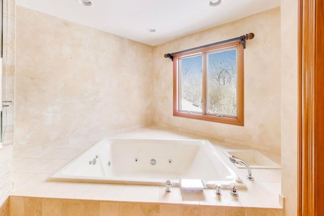 13844 Mettawa Lane, Mettawa, IL 60045