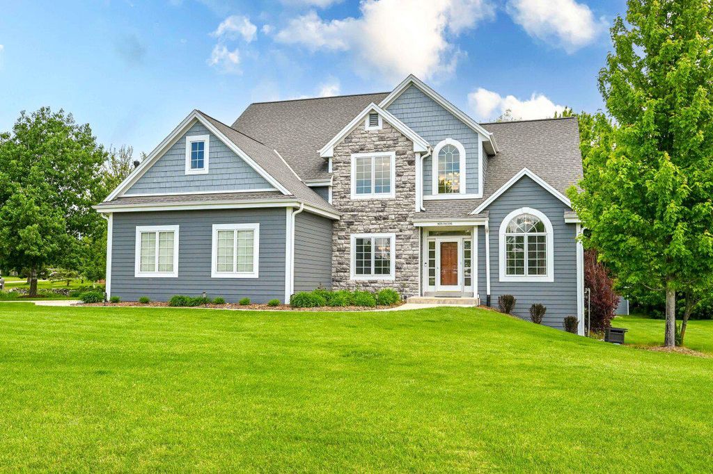 W231N7370 Field DRIVE, Sussex, WI 53089