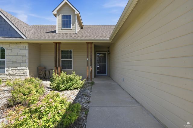 8715 William Drive, Manhattan, KS 66502