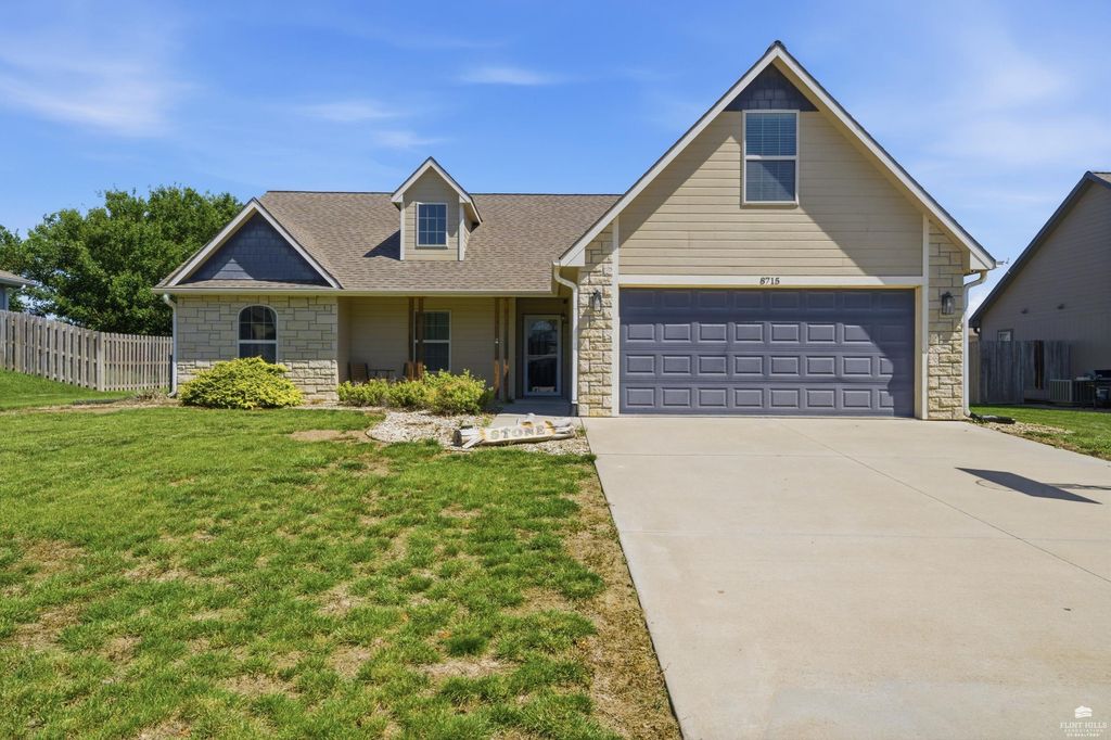 8715 William Drive, Manhattan, KS 66502