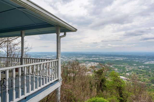 1117 E Brow Road, Lookout Mountain, TN 37350