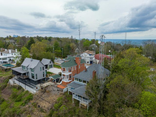 1117 E Brow Road, Lookout Mountain, TN 37350