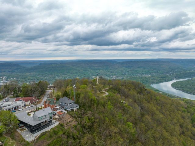 1117 E Brow Road, Lookout Mountain, TN 37350