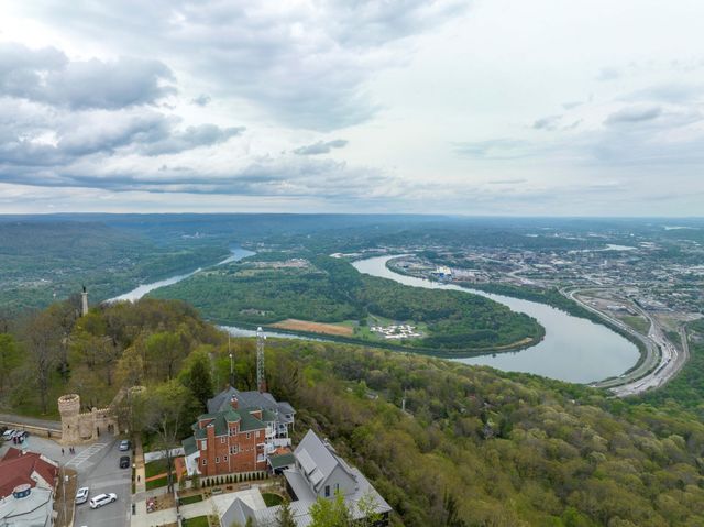 1117 E Brow Road, Lookout Mountain, TN 37350