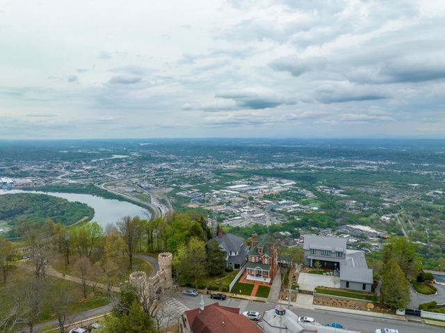1117 E Brow Road, Lookout Mountain, TN 37350