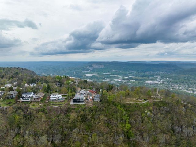 1117 E Brow Road, Lookout Mountain, TN 37350