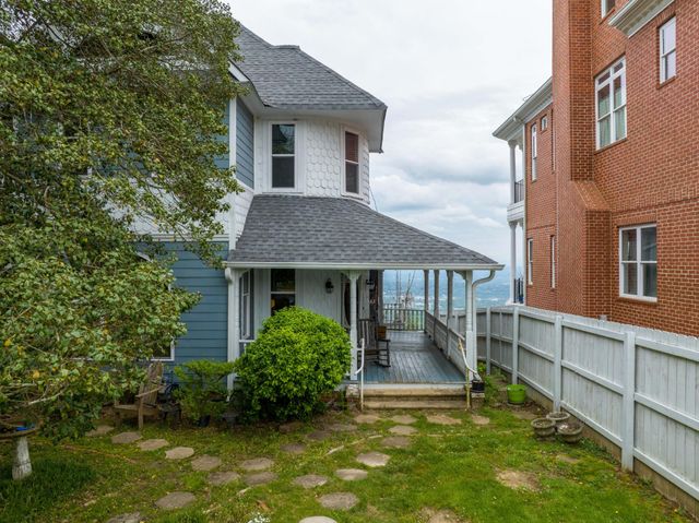 1117 E Brow Road, Lookout Mountain, TN 37350
