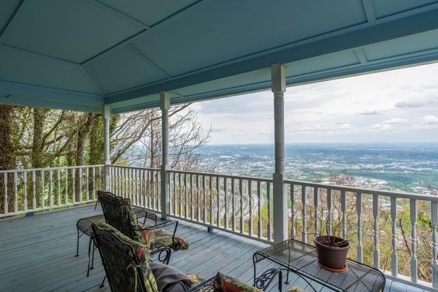 1117 E Brow Road, Lookout Mountain, TN 37350
