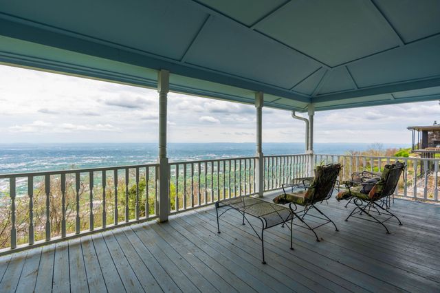 1117 E Brow Road, Lookout Mountain, TN 37350