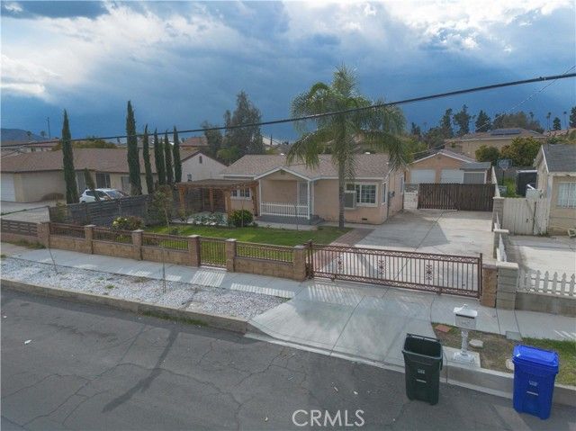 414 S Linden, Rialto, CA 92376