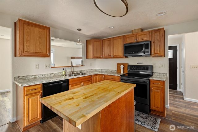 1925 NE 8th Avenue, Oak Harbor, WA 98277