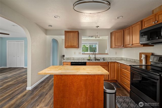 1925 NE 8th Avenue, Oak Harbor, WA 98277